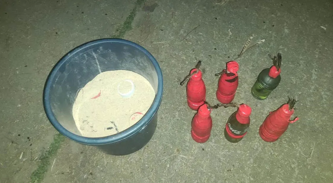 মোহাম্মদপুর থেকে ১০ পেট্রোল বোমা-ককটেল উদ্ধার